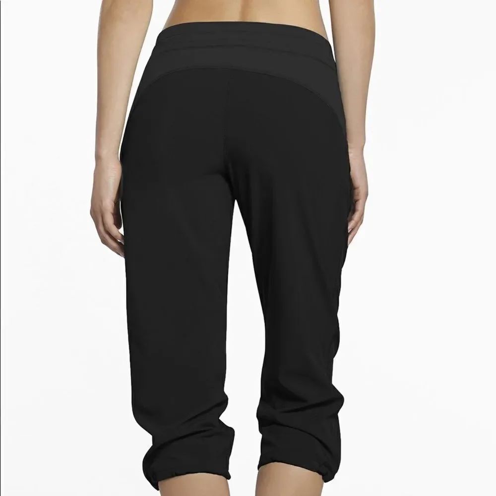 ✨Fabletics Calama Crop✨  - Picture 2 of 6